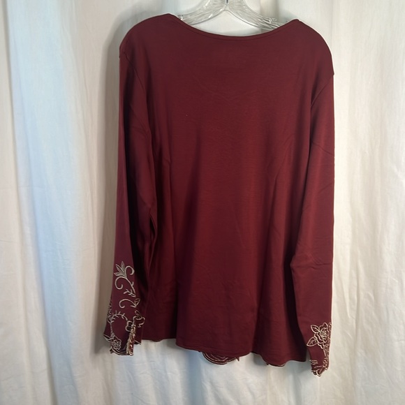 Draper’s & Damon’s Stunning Embroidered Top - Picture 8 of 8